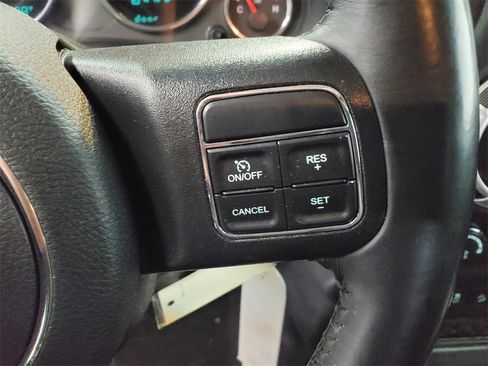 Used 2018 Jeep Wrangler Unlimited Rubicon w/ Cold Weather Group image 11