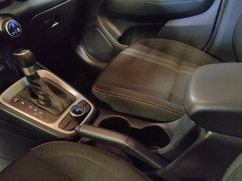 Used 2022 Hyundai Venue SEL FWD image 26