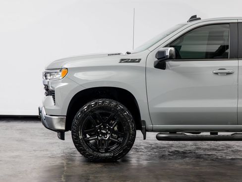 Used 2024 Chevrolet Silverado 1500 LT AWD/4WD image 10