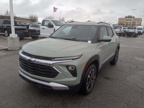 Used 2025 Chevrolet TrailBlazer LT w/ Convenience Package image 11