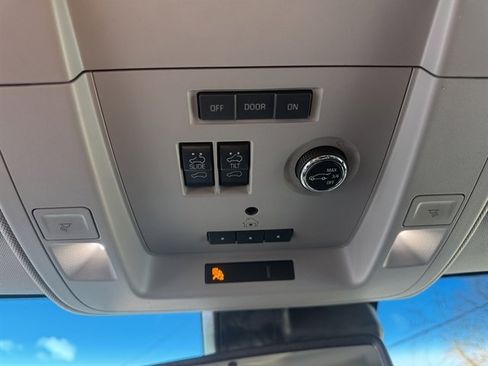 Used 2018 Chevrolet Suburban Premier image 46