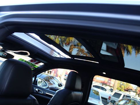 Used 2018 Porsche Cayenne Platinum Edition image 24