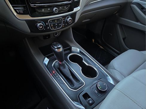 Used 2018 Chevrolet Traverse LT FWD image 25