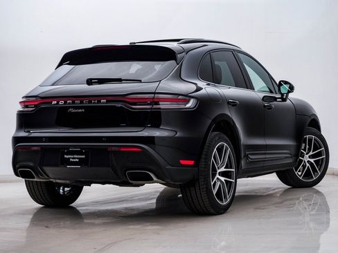 Certified 2025 Porsche Macan image 11