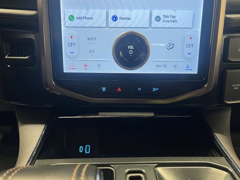 Used 2023 Ford F150 Lightning Lariat image 23