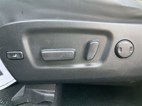 Used 2017 Toyota Highlander XLE image 12