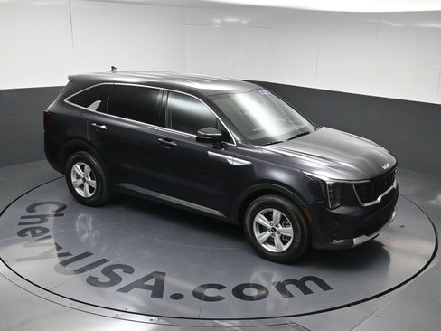 Used 2025 Kia Sorento LX FWD image 32
