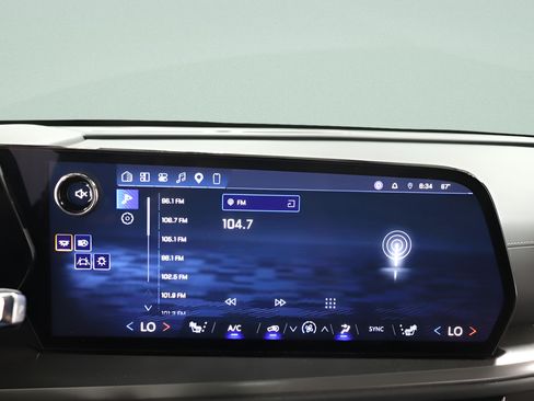 Used 2026 Chevrolet Traverse LT FWD image 11
