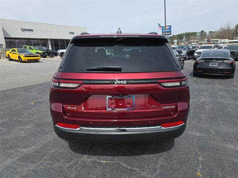 Used 2025 Jeep Grand Cherokee Limited w/ Luxury Tech Group II image 4