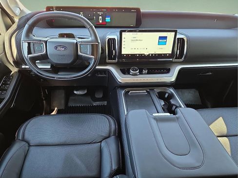 Used 2025 Ford Expedition Platinum AWD/4WD image 12