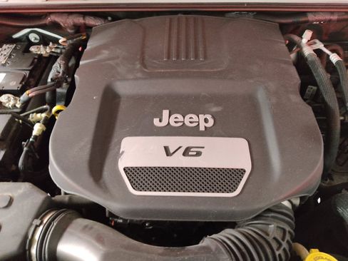 Used 2017 Jeep Wrangler Sport w/ Quick Order Package 24S AWD/4WD image 30