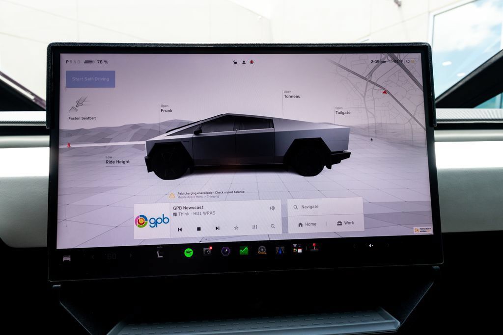 Used 2024 Tesla Cybertruck AWD Crew Cab image 25