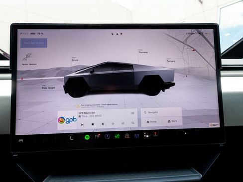 Used 2024 Tesla Cybertruck AWD Crew Cab image 25