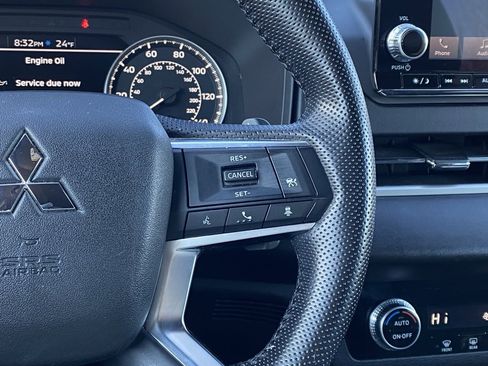 Used 2022 Mitsubishi Outlander SE image 15