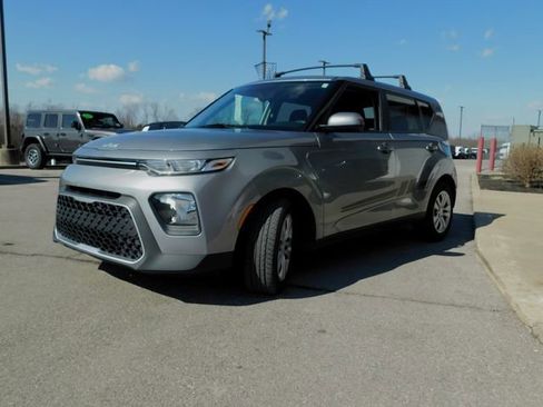 Used 2022 Kia Soul LX image 14