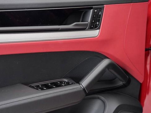 Certified 2025 Porsche Cayenne S AWD/4WD image 8