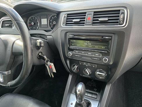 Used 2013 Volkswagen Jetta SE FWD image 29