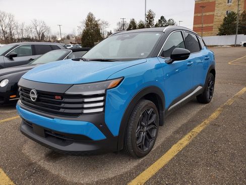 Used 2025 Nissan Kicks SR image 2