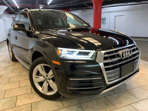 Used 2019 Audi Q5 2.0T Premium Plus w/ Premium Plus Package AWD/4WD image 2
