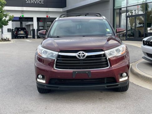 Used 2016 Toyota Highlander Limited FWD image 2