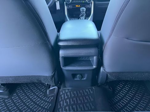 Used 2019 Toyota RAV4 LE image 19