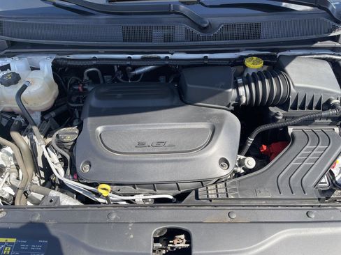 Used 2022 Chrysler Voyager LX FWD image 28