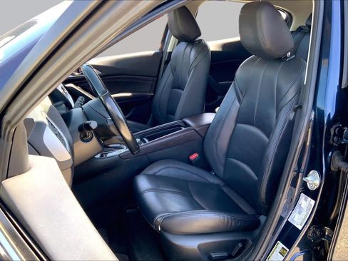 Used 2018 MAZDA MAZDA3 Touring FWD image 9