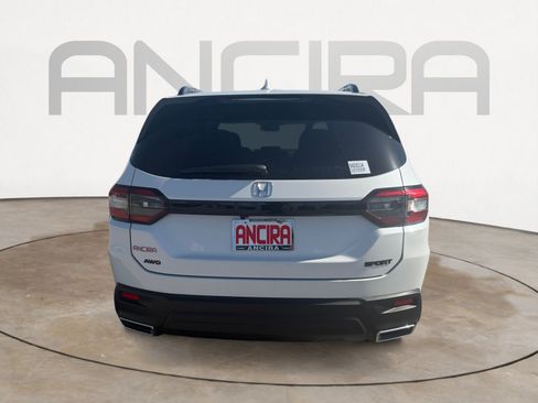 Used 2025 Honda Pilot Sport image 9