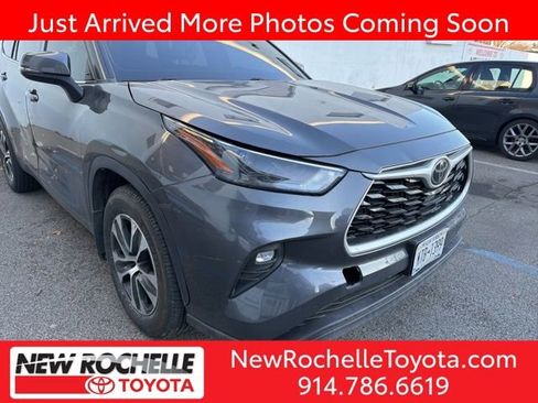 Used 2022 Toyota Highlander XLE image 1