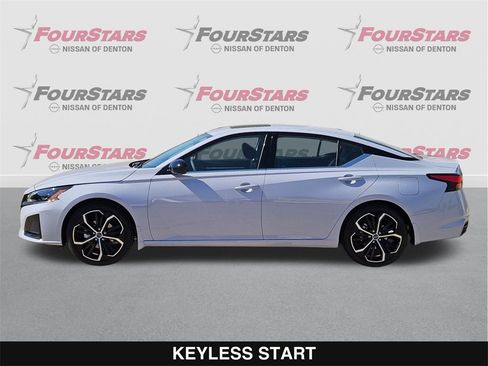 New 2025 Nissan Altima 2.5 SR image 8