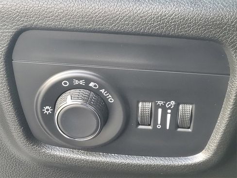 Used 2023 Jeep Grand Cherokee L Laredo image 30