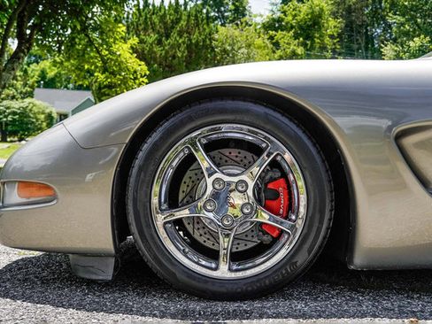Used 2000 Chevrolet Corvette Coupe w/ Roof Pkg RWD image 4