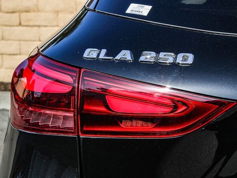 Used 2025 Mercedes-Benz GLA 250 4MATIC image 10