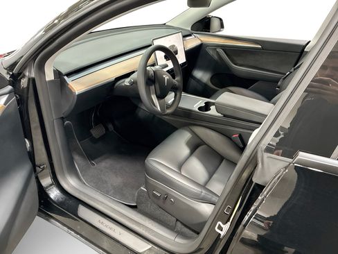 Certified 2023 Tesla Model Y Long Range AWD/4WD image 9