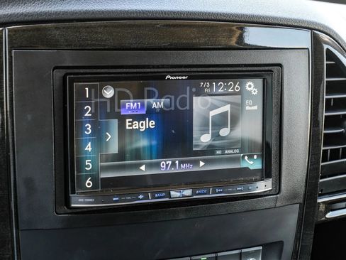 Used 2020 Mercedes-Benz Metris Passenger image 39