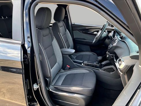 Used 2023 Chevrolet TrailBlazer LT FWD image 9