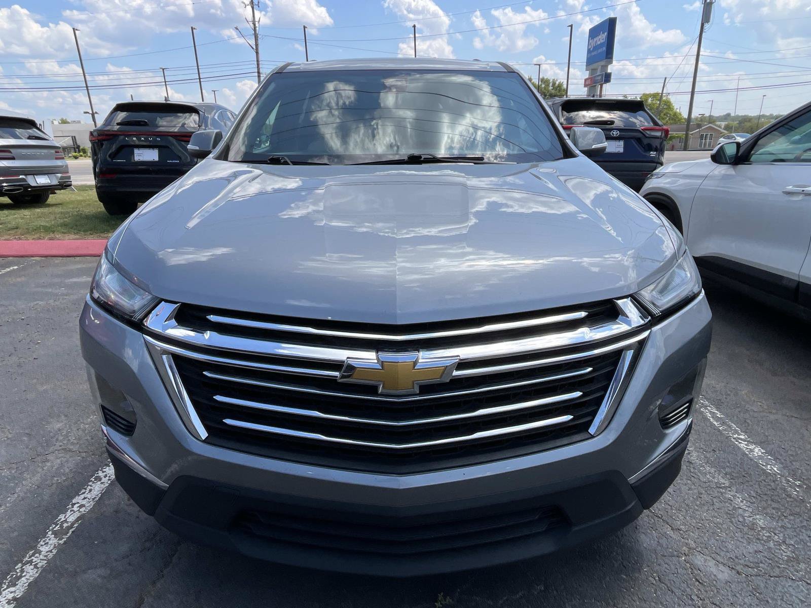 Used 2023 Chevrolet Traverse LT w/ LPO, Cargo Package AWD/4WD image 2