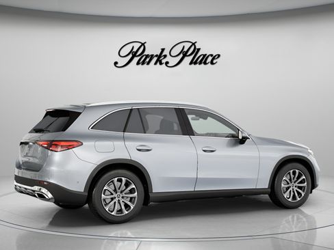 Used 2026 Mercedes-Benz GLC 300 4MATIC image 23