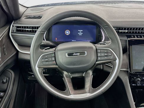 Used 2024 Jeep Grand Cherokee L Limited w/ Luxury Tech Group II image 18