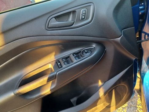 Used 2017 Ford Escape S image 5