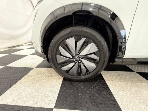 Used 2023 Nissan Ariya AWD image 9
