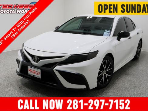 Used 2023 Toyota Camry SE image 1