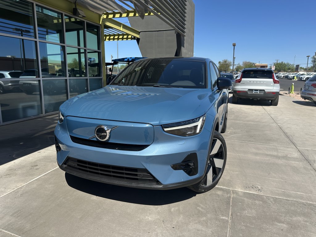 Used 2023 Volvo C40 P8 Recharge Ultimate AWD/4WD image 2
