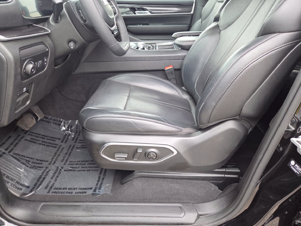 Used 2024 Jeep Wagoneer L 4WD image 6