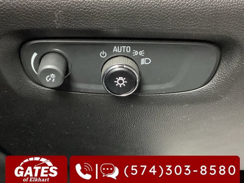 Used 2023 Chevrolet Traverse LT FWD image 27