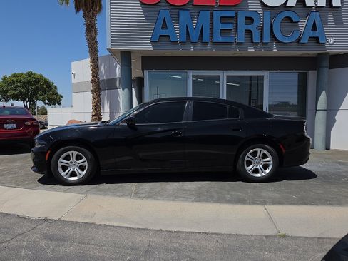 Used 2021 Dodge Charger SXT w/ Leather Interior Group RWD image 3