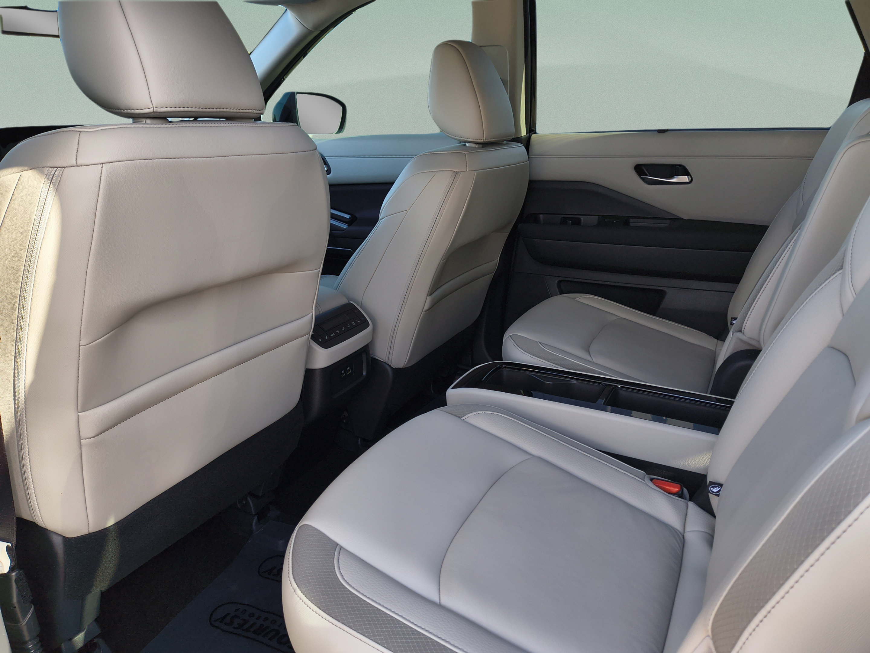 Certified 2023 Nissan Pathfinder SL w/ SL Premium Package FWD image 18