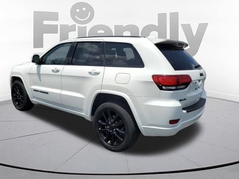 Used 2021 Jeep Grand Cherokee Laredo X AWD/4WD image 3