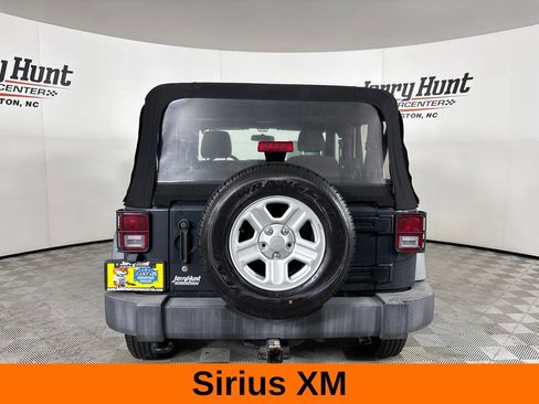Used 2018 Jeep Wrangler Sport w/ Connectivity Group AWD/4WD image 7