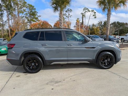 Used 2024 Volkswagen Atlas Peak Edition SE image 3